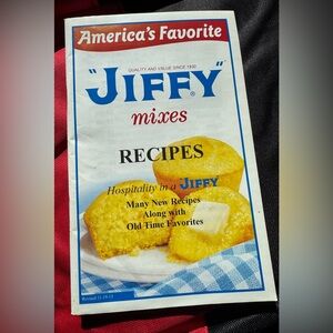 Jiffy Mix Cookbook Recipes Paper Booklet Revised 05/13/2013 66 Pages